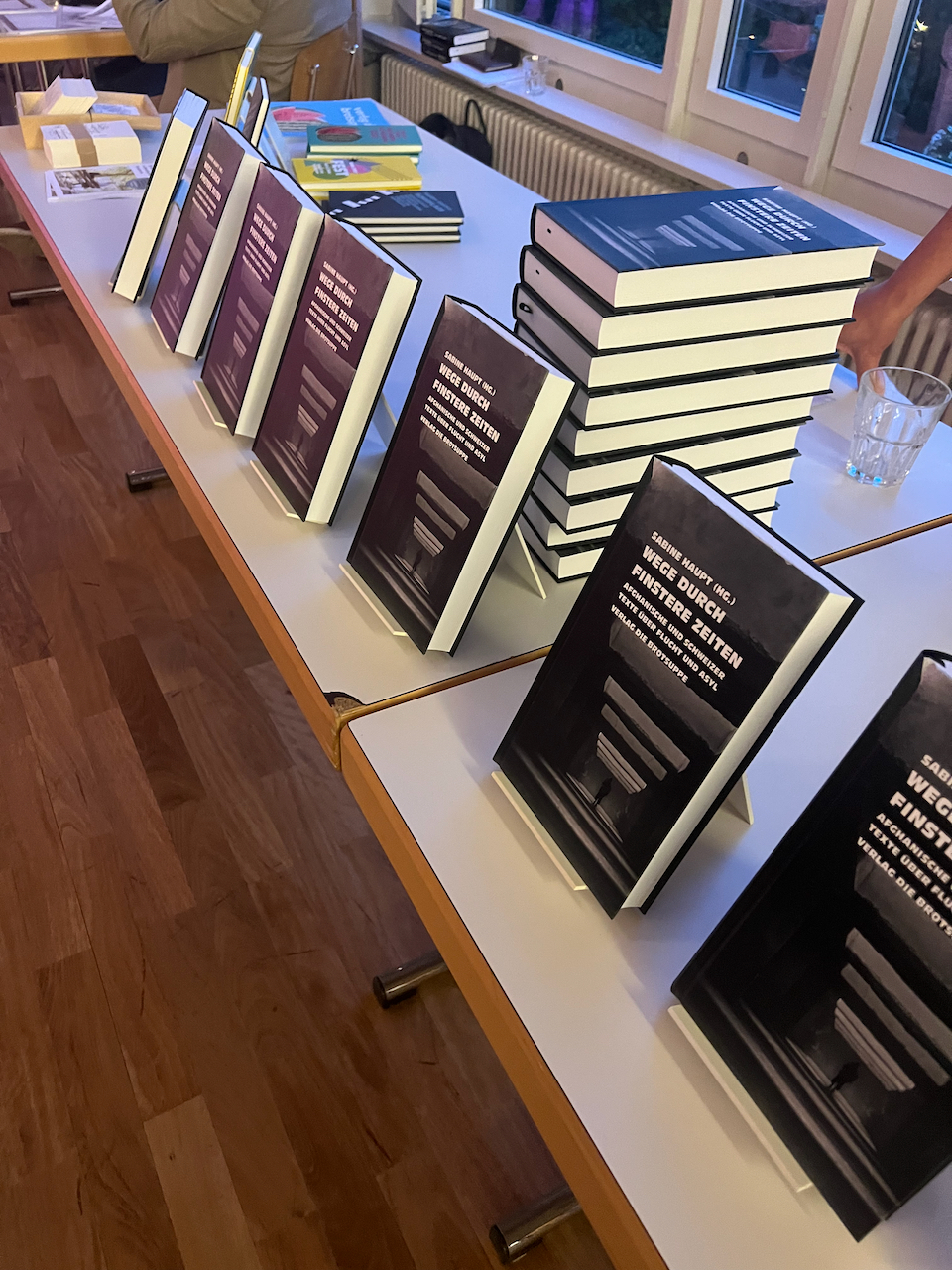 Büchertisch 2